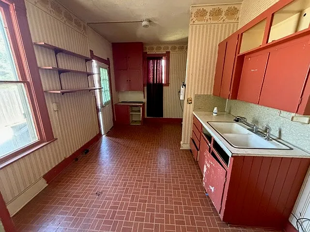 321 N Cypress St — Photo 6