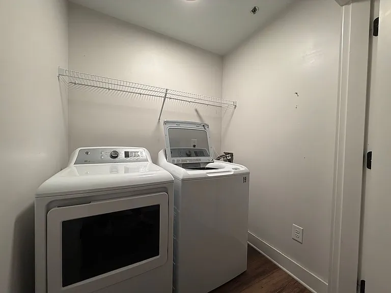 425 Broad St — Photo 10