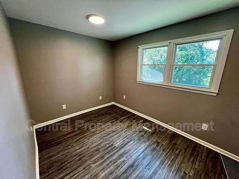 104 Madison Cir — Photo 12