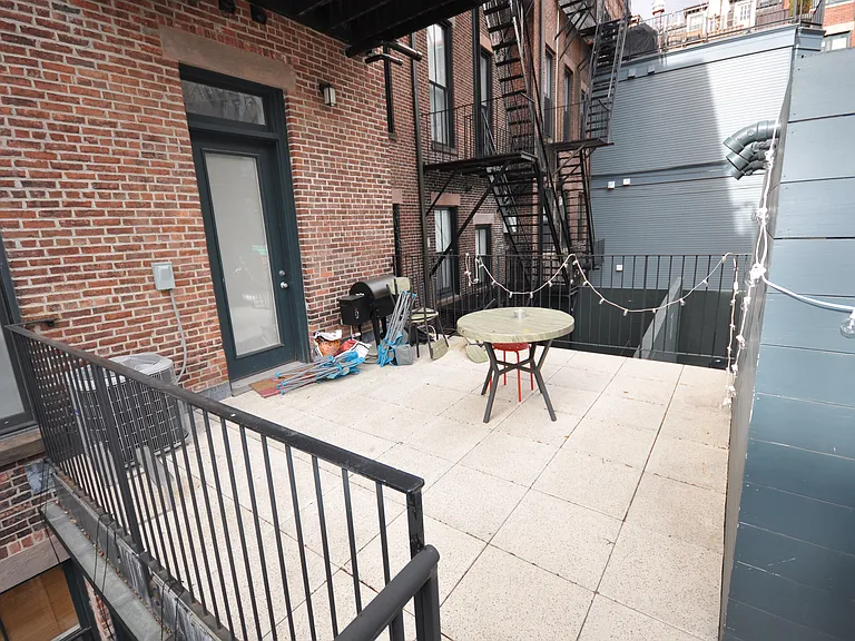 658 Massachusetts Ave #2 — Photo 9