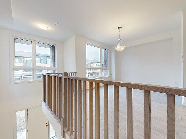 126 Blue Forest Cres — Photo 3