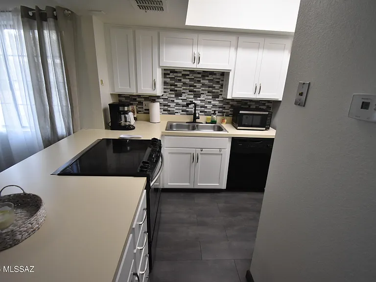 1200 E River Rd #J122 — Photo 9