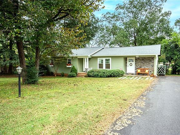 3rd image of 308 Camelot Dr