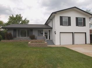 1080 Mayfield Ln, Hoffman Estates, IL 60169