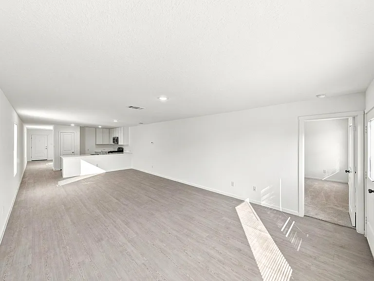 271 Zyra Ave — Photo 7