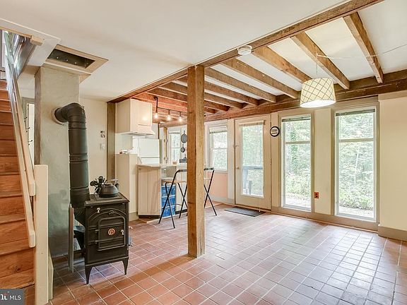 Kitchen & dining area