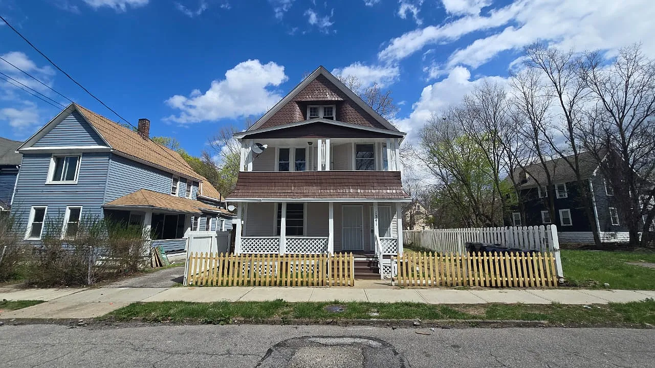 3 bed, 1112 sqft, $1,590 — Photo 1
