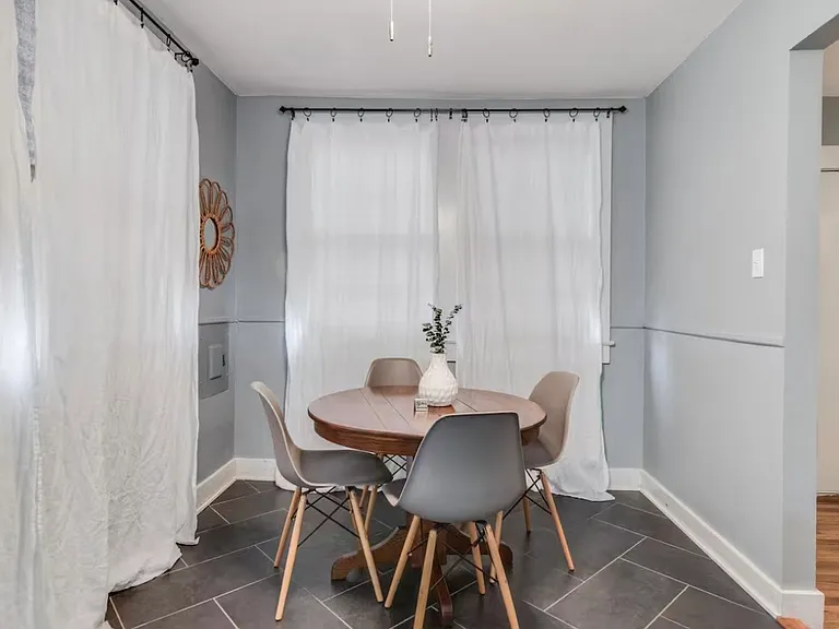 213 Saint Thomas St — Photo 9