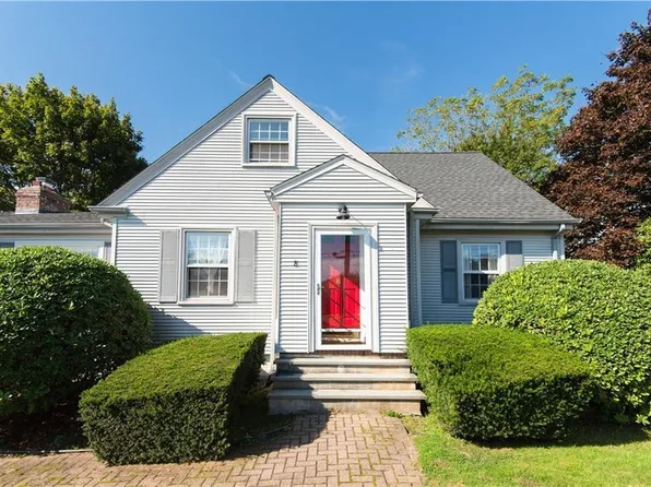 8 Fenner Ave, Newport, RI 02840