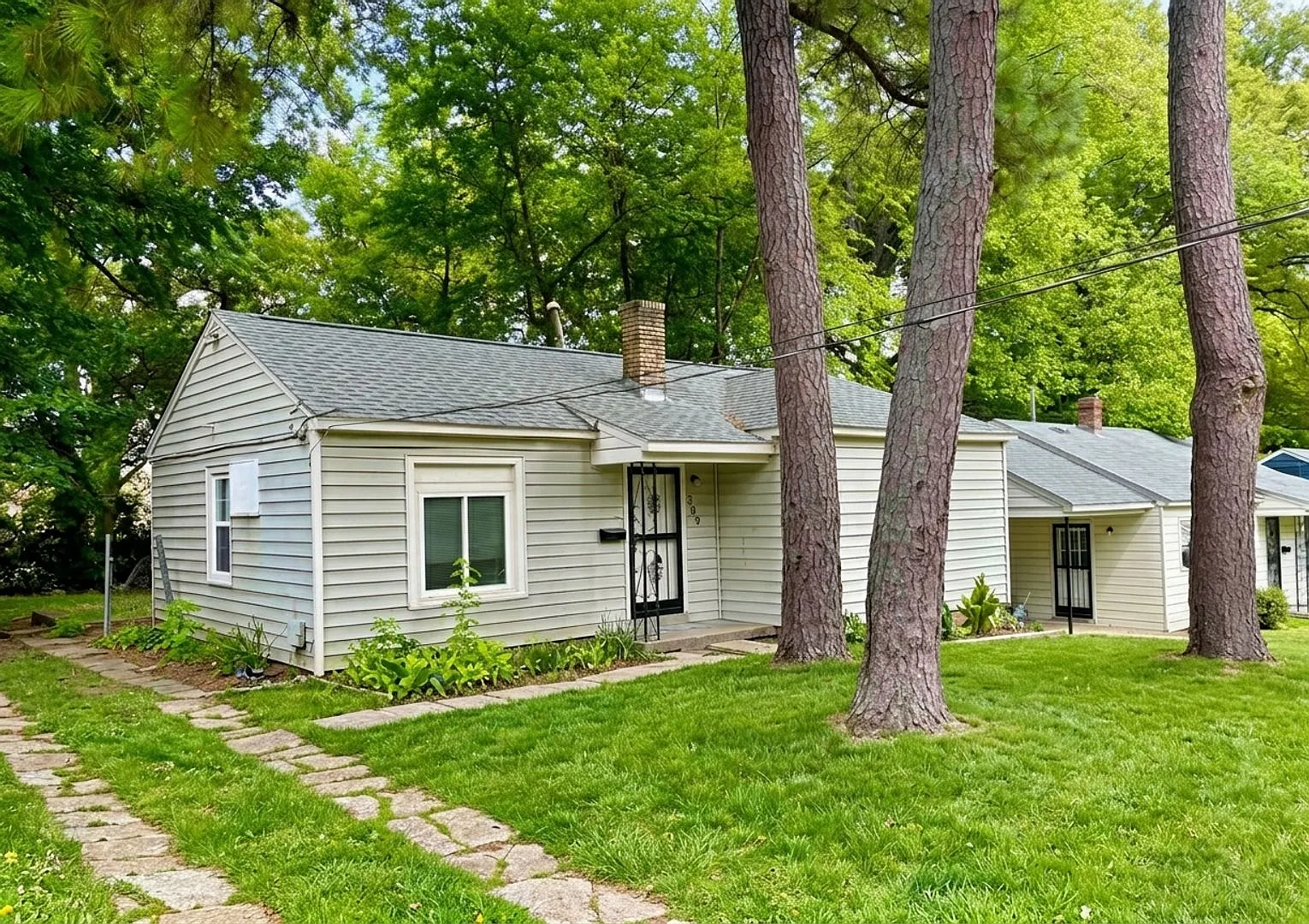 Charming 2-Bedroom Home with Comfortable Living Space — Photo 1
