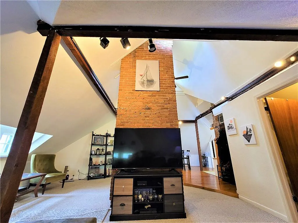 1 bed, 1500 sqft, $1,500 — Photo 2