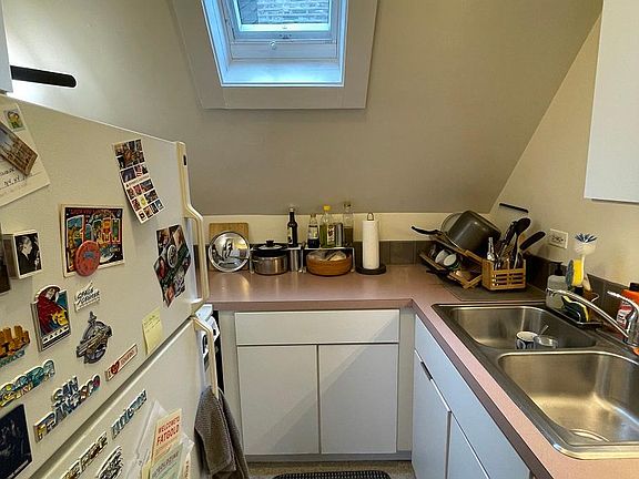 4th image of 3018 W Wabansia Ave #2