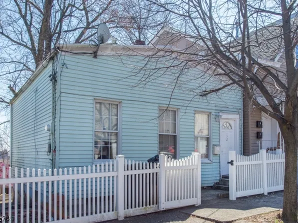 132 N 4Th St #1, Paterson City, NJ 07522