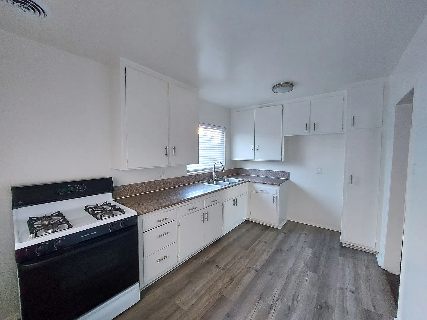451 E 55th St LLC — Photo 2