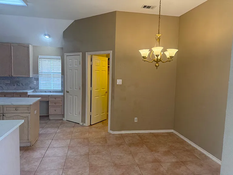9200 Fairwood Ct — Photo 7