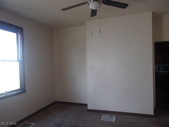 5th image of 472 Spangler Dr