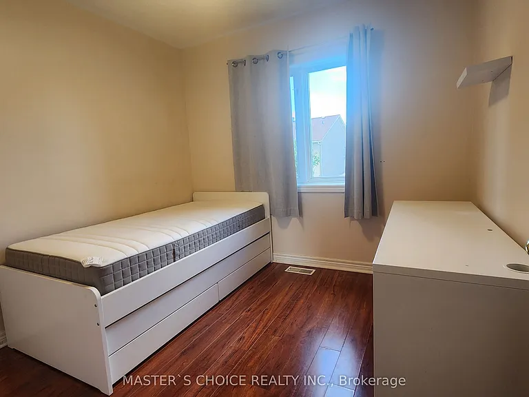 24 Golden Oak Ave — Photo 17