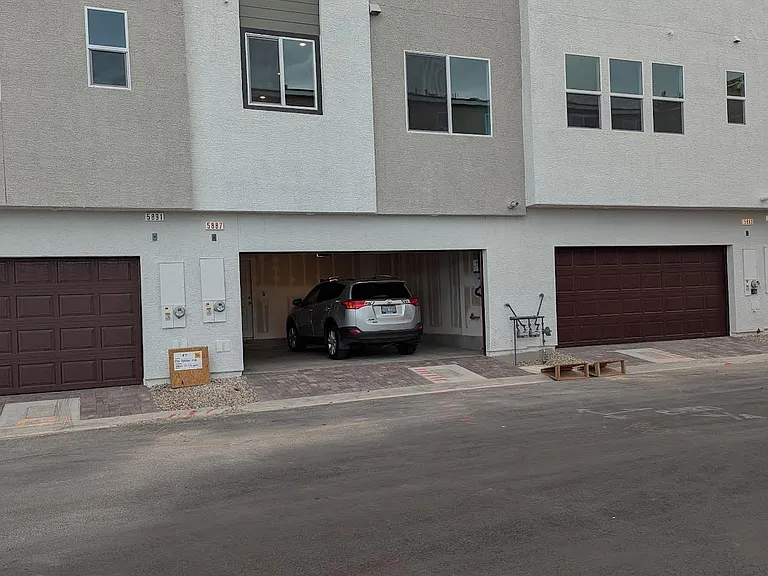 5887 Park Row St — Photo 3