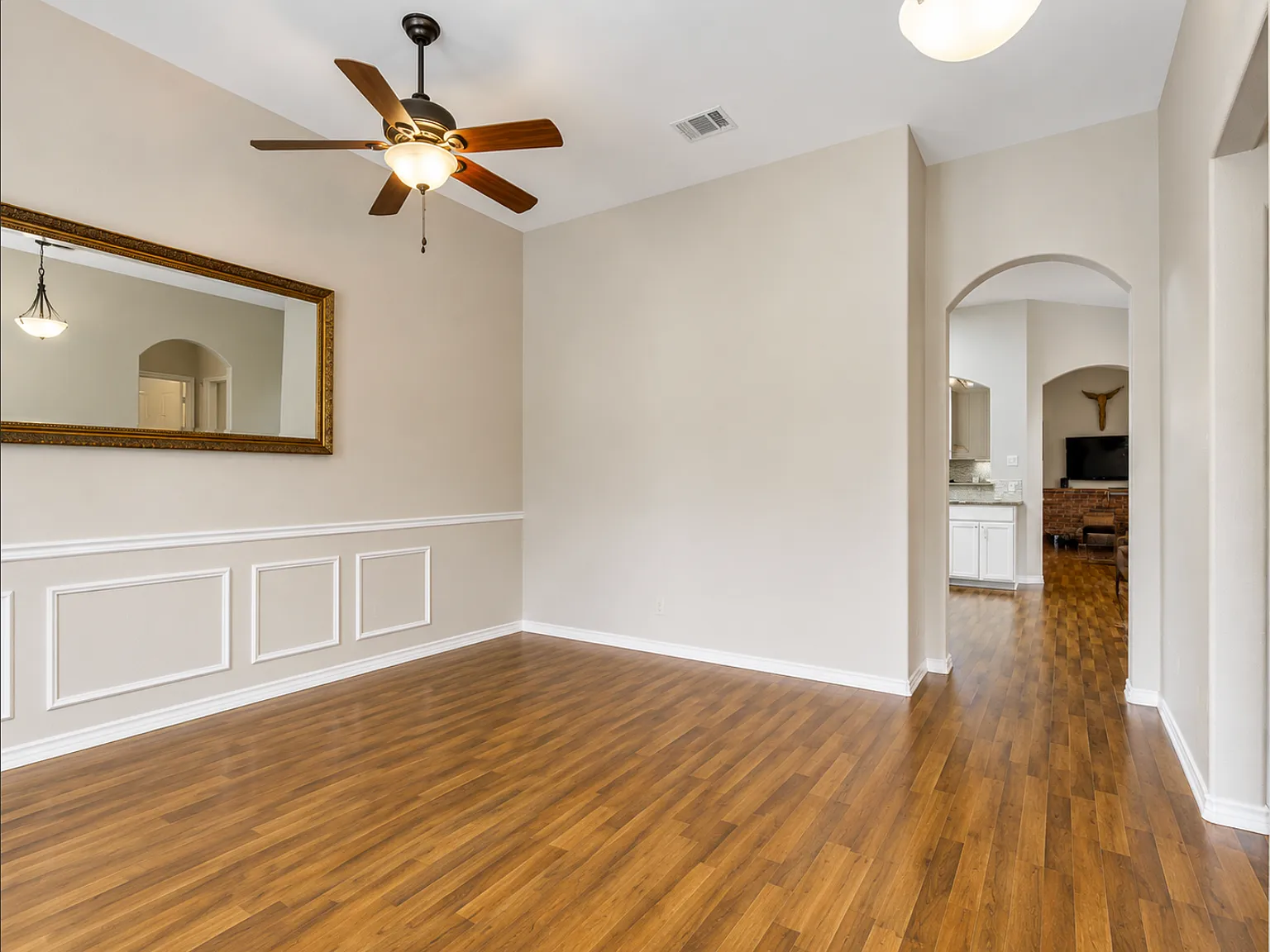 3 bed, 2033 sqft, $2,999 — Photo 3