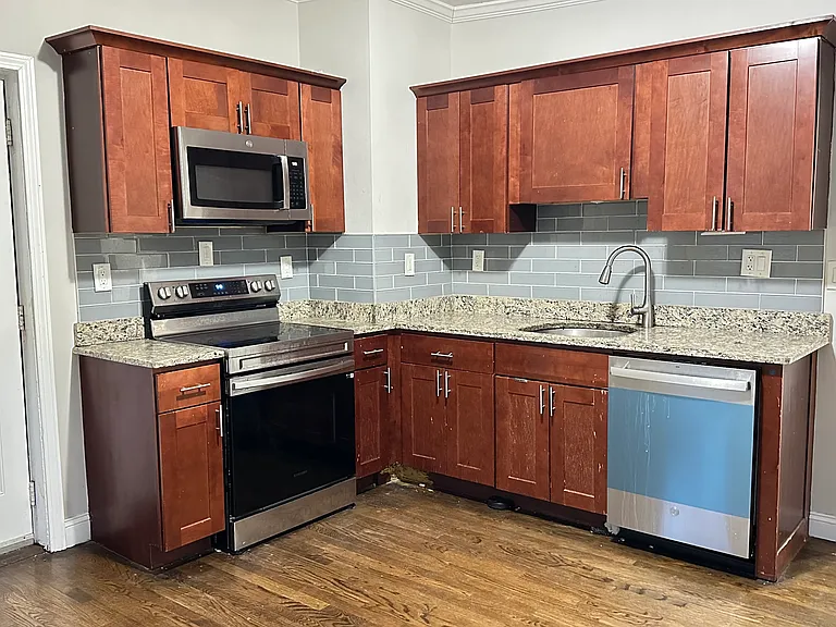 3110 Washington St #3 — Photo 1