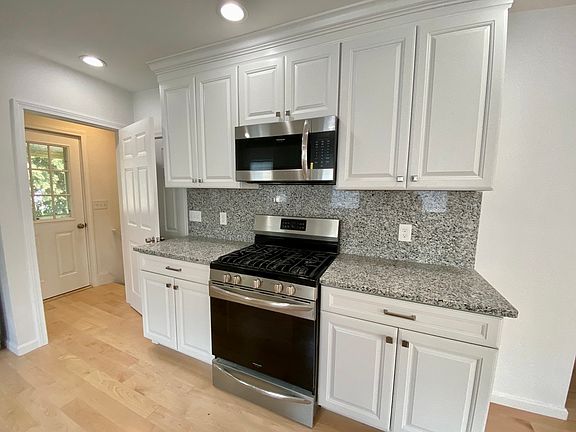 5th image of 194 Boylston St #2