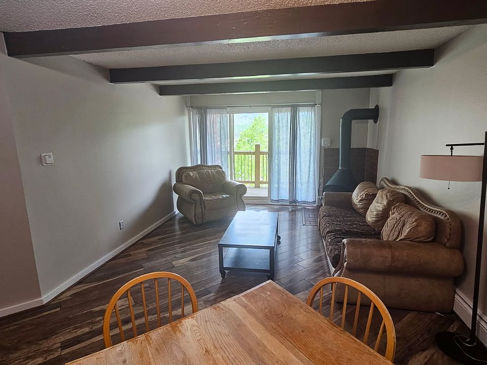 Dining & living area (furniture can be removed if desired).
