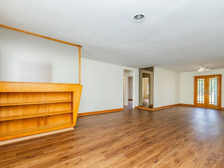 2334 S 10th Ave — Photo 3