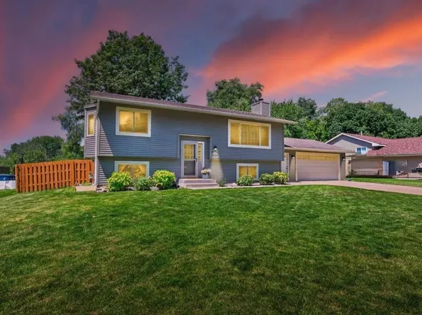 4251 Elizabeth Ln, Vadnais Heights, MN 55127