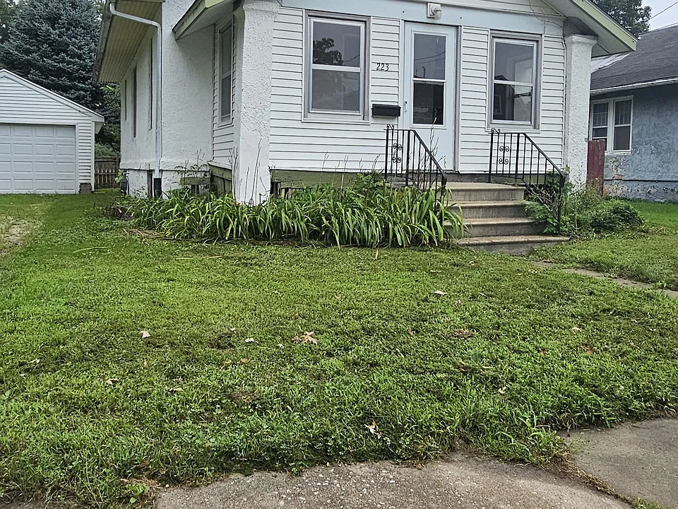 223 5th Ave SW