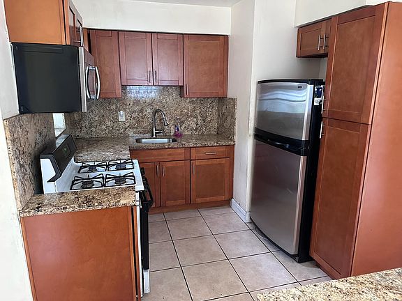 3rd image of 9229 NW 33RD AVE Road