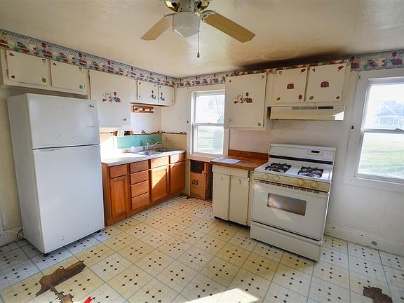 2nd image of 404 E Beloit St