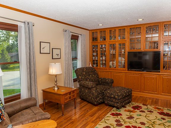 2nd image of 114 Parkridge Dr