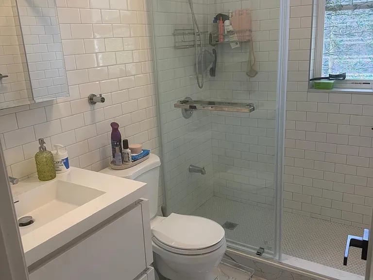 36 Courter Ave #1A — Photo 3