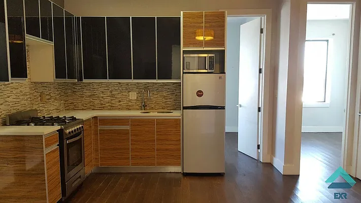 Rented by EXR | media 22