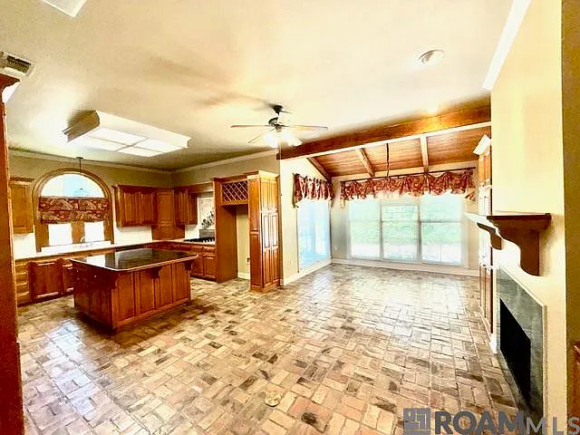 16756 Amberwood Dr — Photo 10