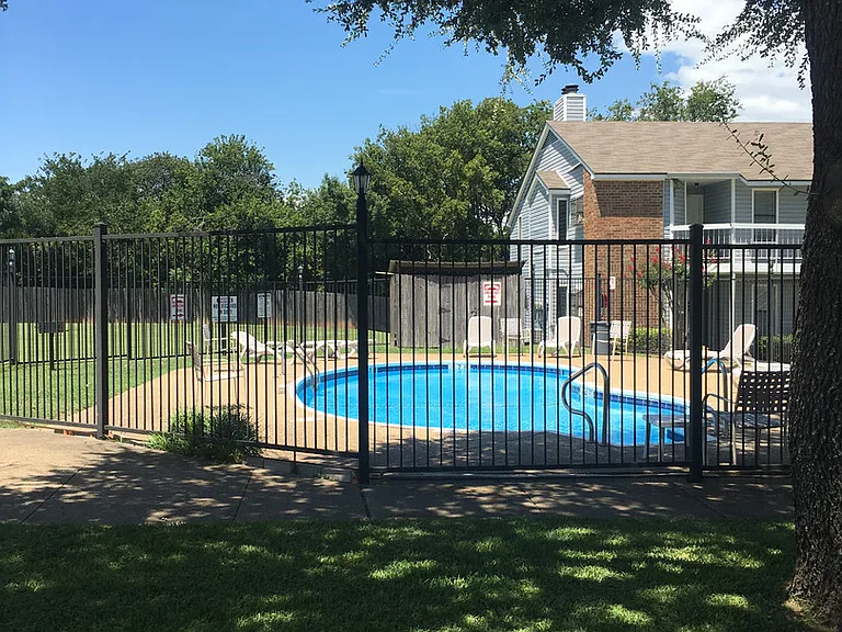 4421 Lake Shore Villa Dr — Photo 2