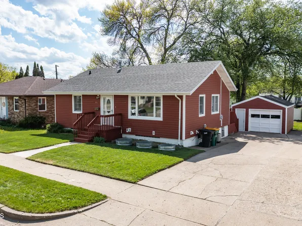 914 Curtis St, Bismarck, ND 58501