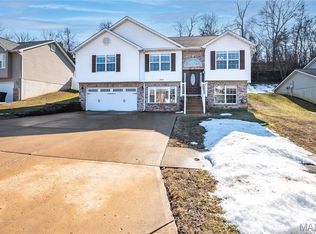 835 Memory Ln, Fenton, MO 63026