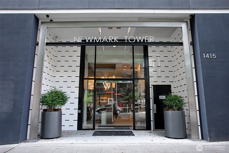 4th image of 1415 2nd Avenue #1009