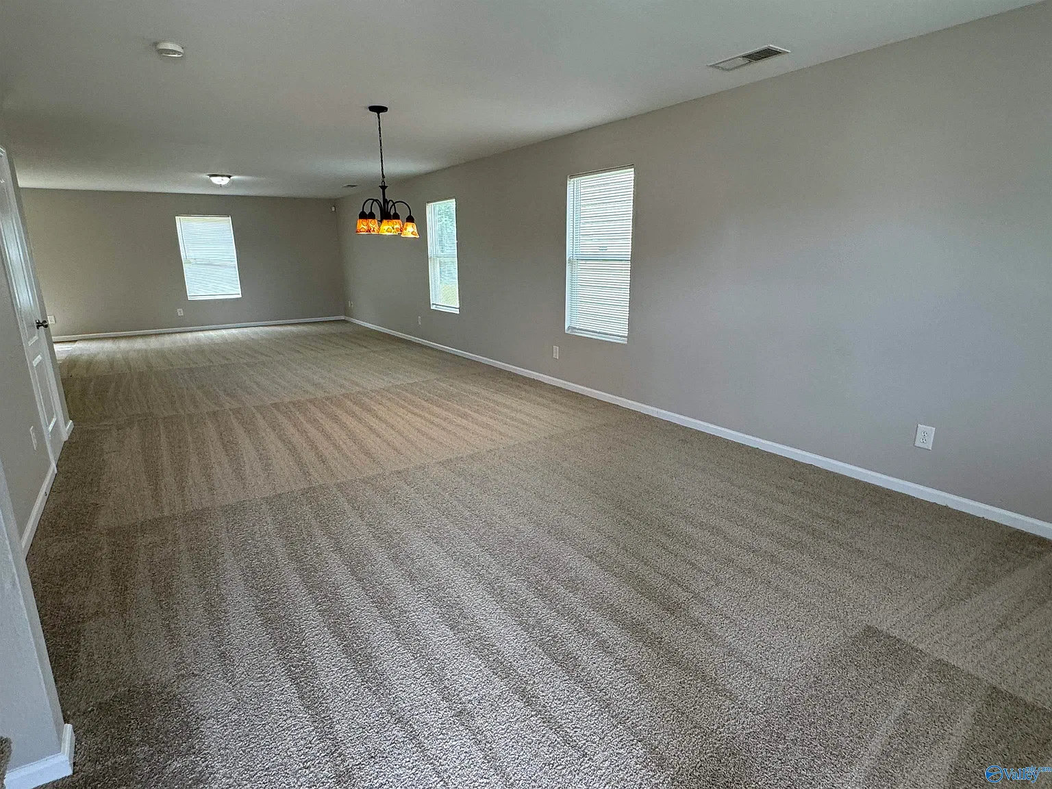 3 bed, 2.5 bath, 2200 sqft, $1,550 — Photo 3