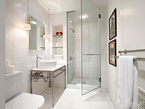 5th image of 15 Broad St APT 2304