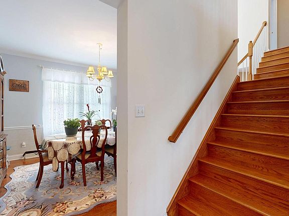 5th image of 321 Pebble Dr