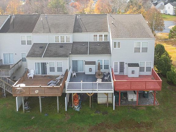 3rd image of 38179 Greenport Ln