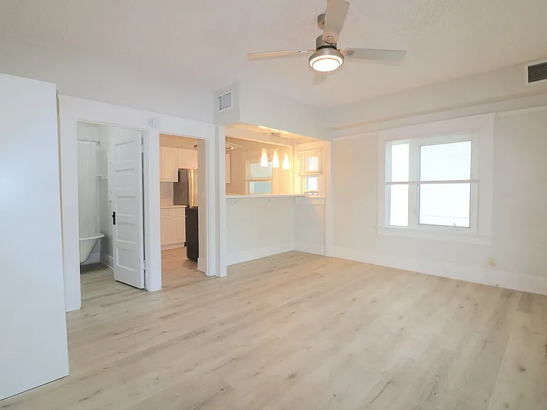 2142 5th Ave — Photo 23