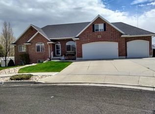 56 N Pine Crk, Clearfield, UT 84015