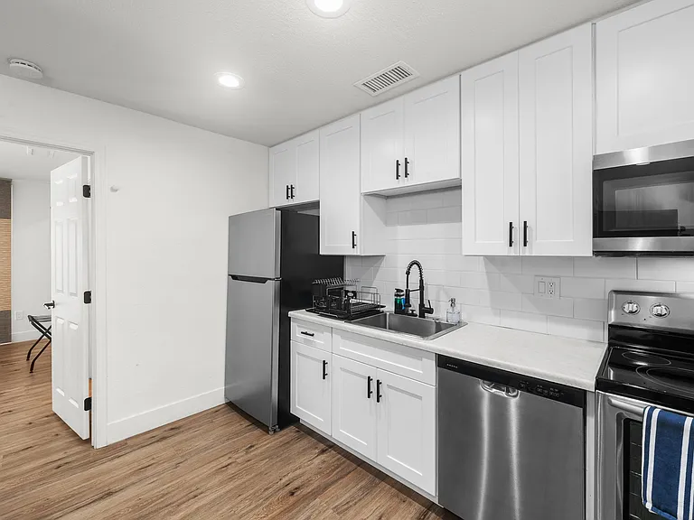 1110 E Polk St #1 — Photo 6