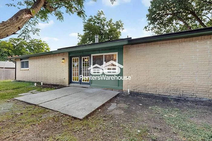 1004 Whitehall Dr — Photo 42