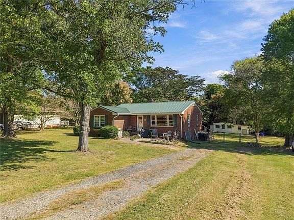 2nd image of 1616 Riverside Dr