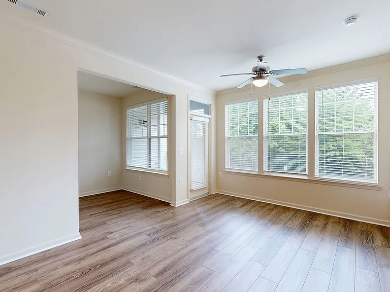 Signal Hill Apartment Homes — Photo 45