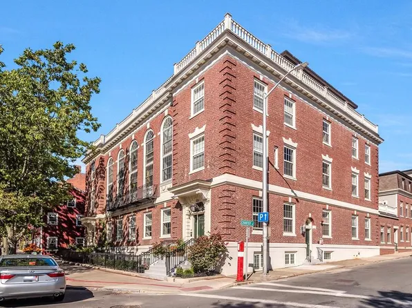 17 Central St Unit 3, Salem, MA 01970